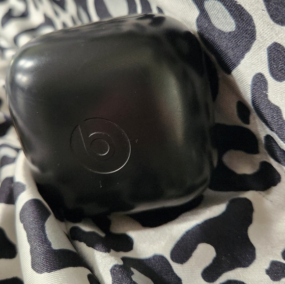 Beats powerbeats wireless earbuds - Picture 3 of 3